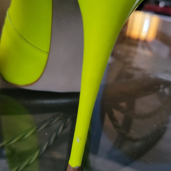 Steve Madden Neon Yellow (Citron) Pumps - Picture 3 of 8